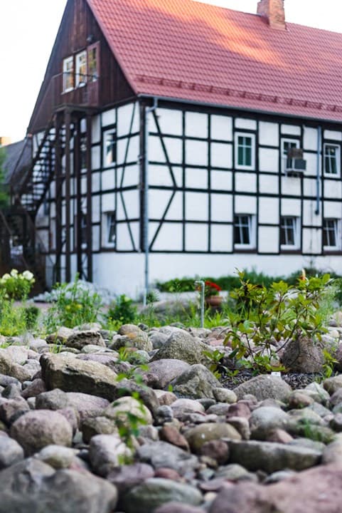 Historyczny budynek szachulcowy Leśnej Ostoi